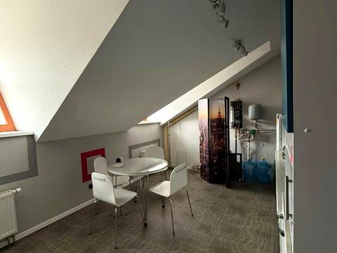 комерційна за адресою Воздвиженська вул., 22