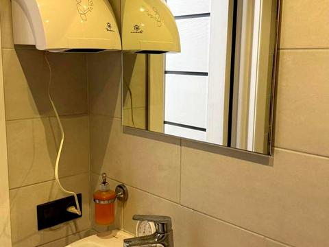 комерційна за адресою Воздвиженська вул., 22