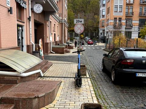 комерційна за адресою Воздвиженська вул., 22