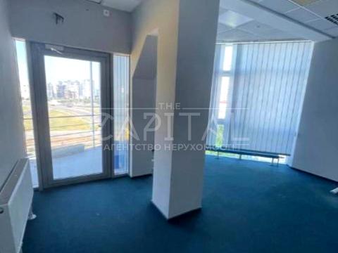 комерційна за адресою Михайла Гришка вул., 3а