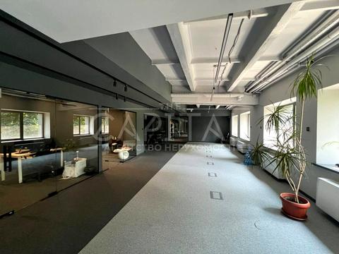 комерційна за адресою Кирилівська вул. (Фрунзе), 102