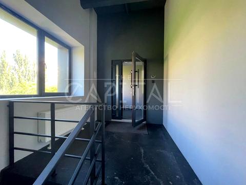 комерційна за адресою Кирилівська вул. (Фрунзе), 102