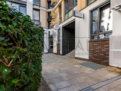 комерційна за адресою Салютна вул., 2-Б