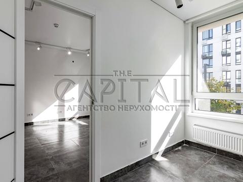 комерційна за адресою Салютна вул., 2-Б