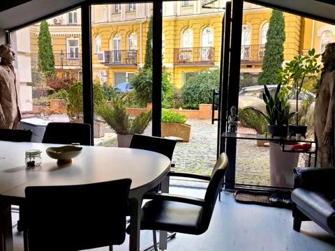 комерційна за адресою Кожум'яцька вул., 18