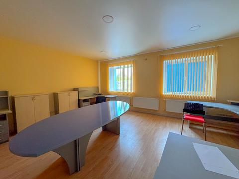 комерційна за адресою Квітнева вул., 24