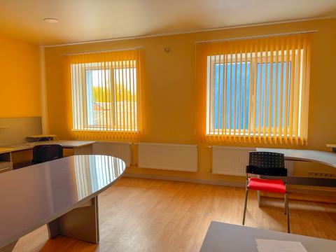 комерційна за адресою Квітнева вул., 24