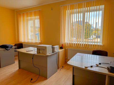 комерційна за адресою Квітнева вул., 24