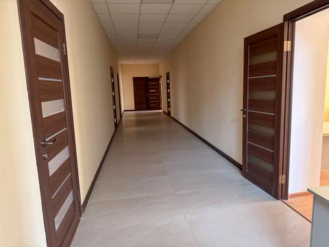 комерційна за адресою Квітнева вул., 24