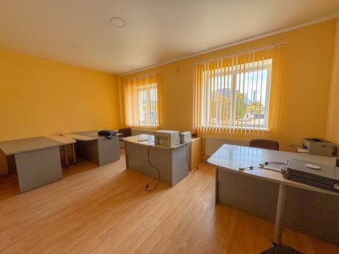 комерційна за адресою Квітнева вул., 24