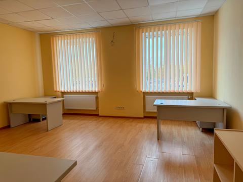 комерційна за адресою Квітнева вул., 24