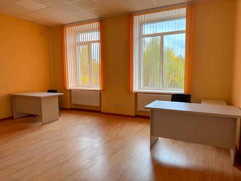 комерційна за адресою Квітнева вул., 24