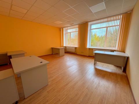 комерційна за адресою Квітнева вул., 24