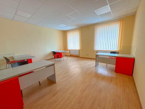 комерційна за адресою Квітнева вул., 24