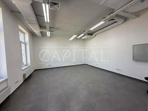 комерційна за адресою Кирилівська вул. (Фрунзе), 40