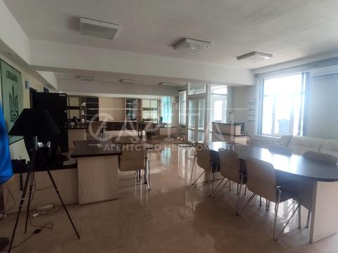 комерційна за адресою Рональда Рейгана вул., 40