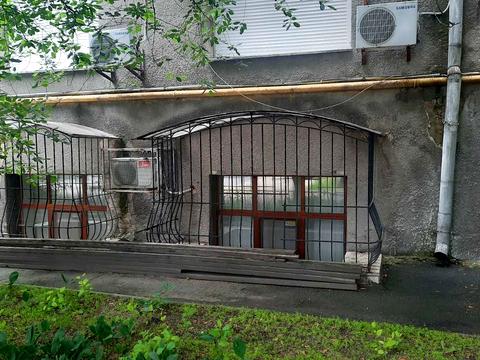 комерційна за адресою Шовковична вул., 21