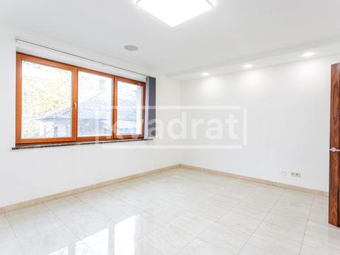 комерційна за адресою Редутна вул., 10