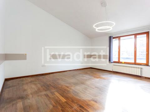 комерційна за адресою Редутна вул., 10