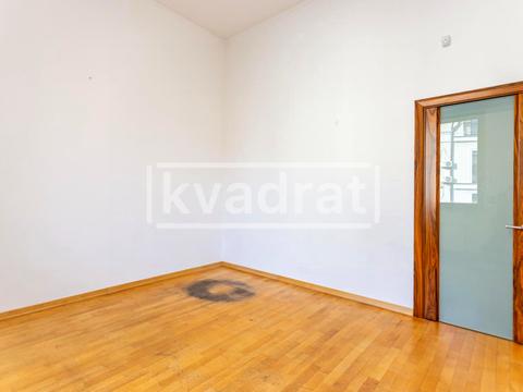 комерційна за адресою Редутна вул., 10