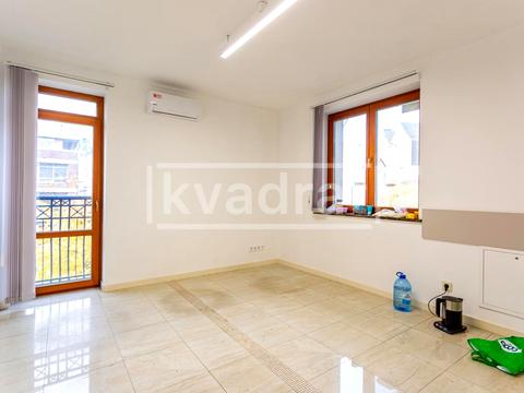 комерційна за адресою Редутна вул., 10