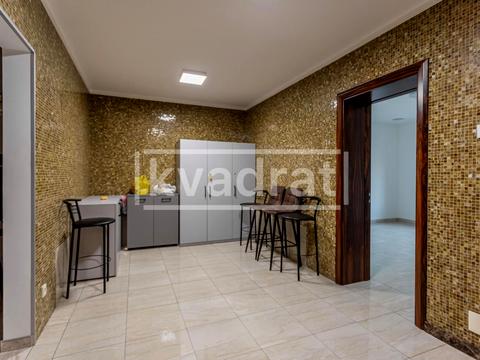 комерційна за адресою Редутна вул., 10