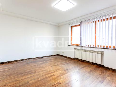 комерційна за адресою Редутна вул., 10