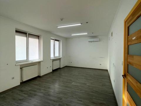 комерційна за адресою Володимира Антоновича вул. (), 74