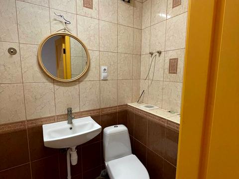 комерційна за адресою Володимира Антоновича вул. (), 74