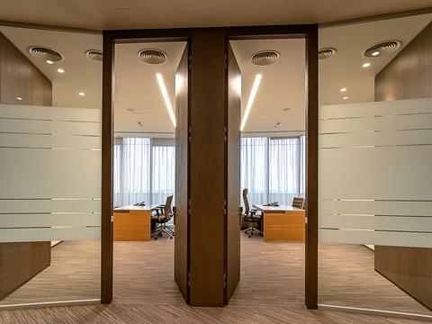 комерційна за адресою Болсуновська вул. (Сергія Струтинського), 13-15