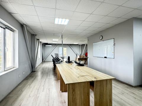 комерційна за адресою Мукаша Салакунова вул., 10