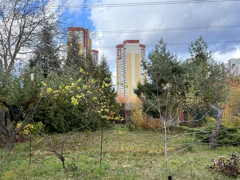 будинок за адресою Колекторна вул., 1