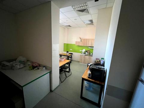 комерційна за адресою Євгена Коновальця вул. (Щорса), 36Д