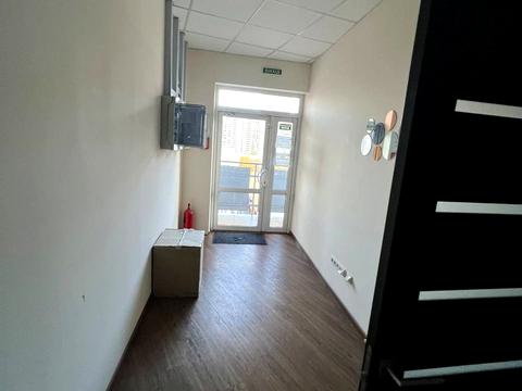 комерційна за адресою Євгена Коновальця вул. (Щорса), 36Д