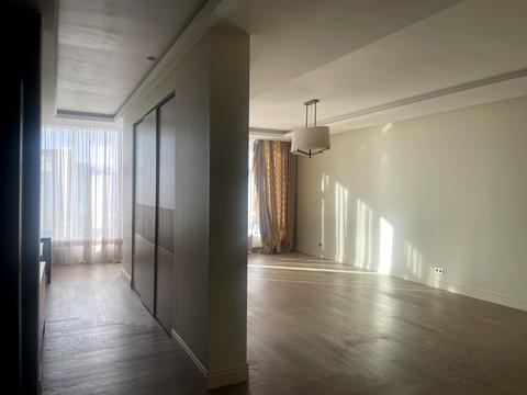 комерційна за адресою Андрія Верхогляда вул. (Михайла Драгомирова), 2-А