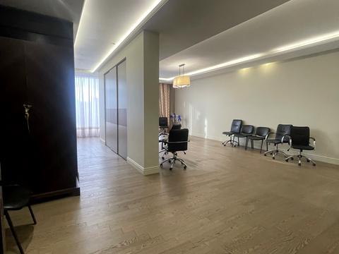 комерційна за адресою Андрія Верхогляда вул. (Михайла Драгомирова), 2-А