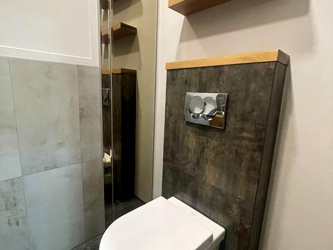 комерційна за адресою Андрія Верхогляда вул. (Михайла Драгомирова), 2-А