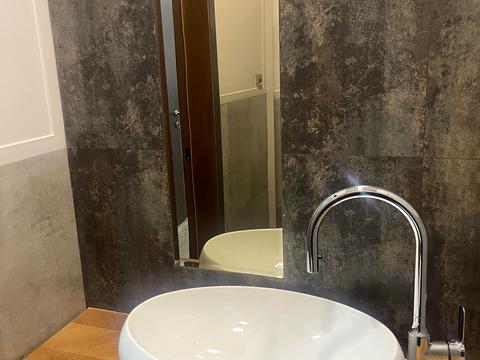 комерційна за адресою Андрія Верхогляда вул. (Михайла Драгомирова), 2-А