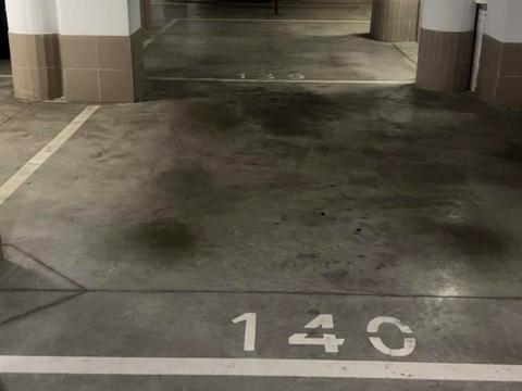 паркомісце за адресою Андрія Верхогляда вул. (Михайла Драгомирова), 5