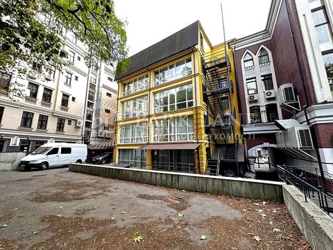 комерційна за адресою Воздвиженська вул., 43