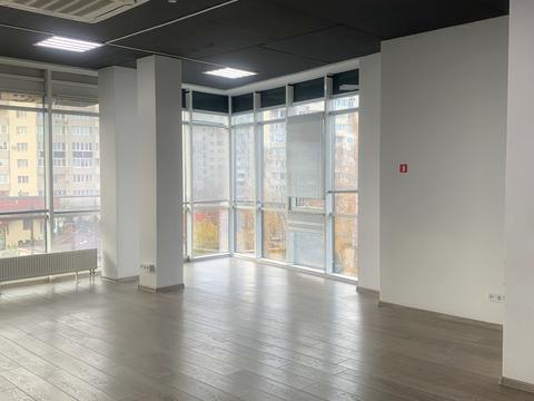 комерційна за адресою Кам'янецька вул., 33