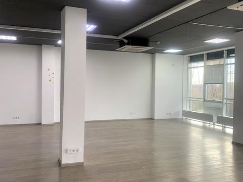 комерційна за адресою Кам'янецька вул., 33