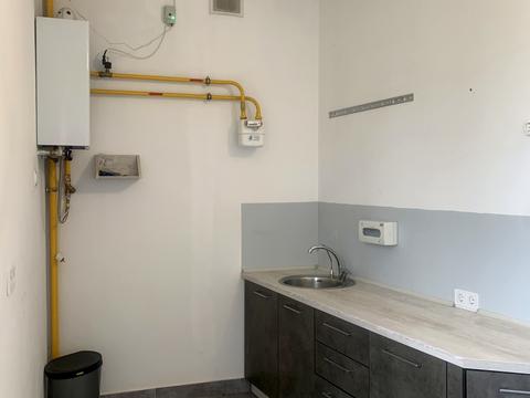 комерційна за адресою Кам'янецька вул., 33