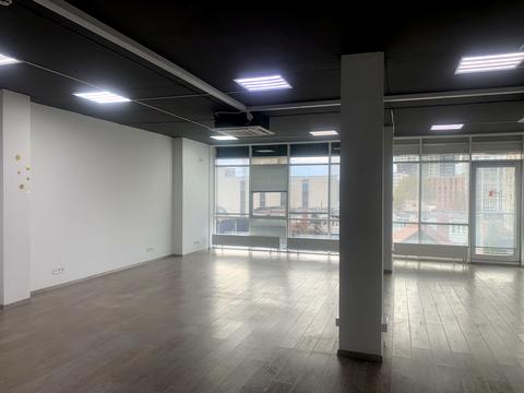 комерційна за адресою Кам'янецька вул., 33