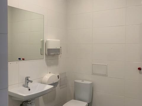 комерційна за адресою Кам'янецька вул., 33