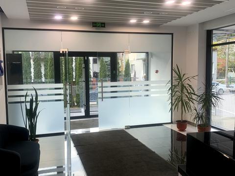 комерційна за адресою Кам'янецька вул., 33