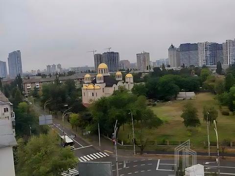 квартира за адресою Верховної Ради бульв., 8/20