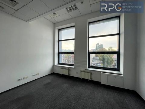 комерційна за адресою Новокостянтинівська вул., 18