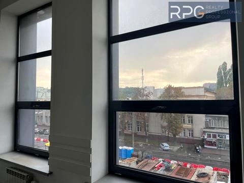 комерційна за адресою Новокостянтинівська вул., 18