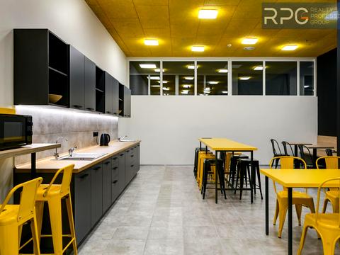 комерційна за адресою Борщагівська вул., 154